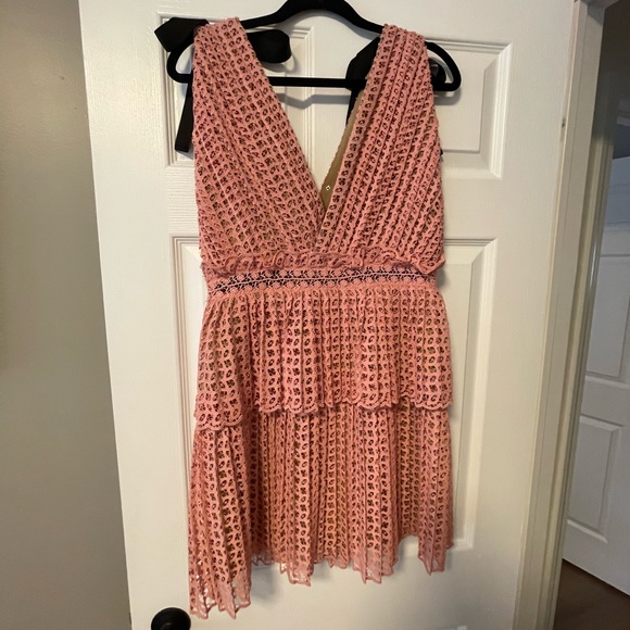 SELF PORTRAIT BOW- DETAIL TIERED GUIPURE LACE MINI PINK DRESS - Picture 3 of 6